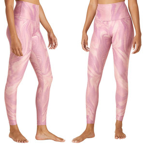 Mallas deportivas transpirables OEM para mujer con tejido elástico de impresión personalizado ideales para ropa deportiva de gimnasio e identidad de marca - Product Image 5
