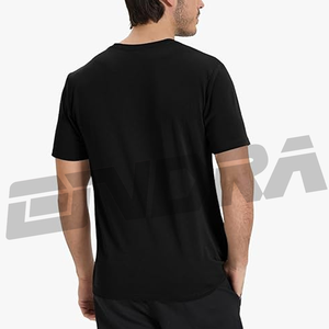 Nueva Camiseta básica lisa de cuello redondo para hombre en blanco limpio estilo moderno tela suave y ligera perfecta para el uso diario de la calle - Product Image 6