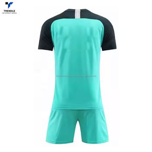 Uniforme de football pour hommes de qualité supérieure, couleur personnalisée, short pour adultes, vêtements de sport toutes saisons, vente chaude, respirant, léger - Product Image 4