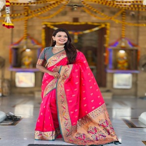 Sari de Seda Paithani Suave VASTRA COTTAGE con Zari Meenakari, Borlas de Pallo de Pavo Real, Ropa Étnica Festiva para Mujer, para Bodas - Product Image 6