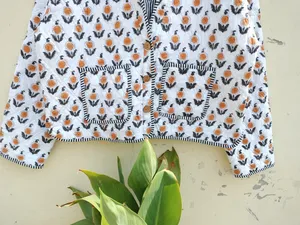 Veste matelassée pour femmes indiennes faite à la main en coton blanc bloc imprimé Floral Design confortable respirant coupe décontractée tissé tissage - Product Image 2