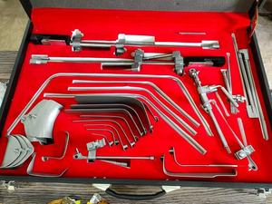 Instruments abdominaux enrouleur monté sur table écarteur Thompson par Rostro international Pakistan - Product Image 4