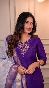 Lancement de la nouvelle collection de Kurtis et de pantalons de soirée modernes et festifs, avec dupatta, en soie romaine premium et imprimé numérique. - Product Image 3