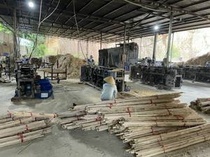 MEILLEUR VENDEUR Poteau en bambou à usage structurel et décoratif, Long bâton en bambou idéal pour la construction et la fabrication de meubles au Vietnam - Product Image 2