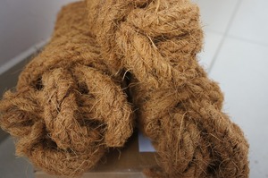 Corde de coco de noix de coco naturelle de qualité supérieure idéale pour les projets d'aménagement paysager d'escalade et de décoration intérieure - Product Image 4