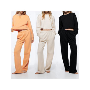 Ensemble de survêtement personnalisé avec logo, hauts courts à capuche et pantalon de jogging, ensemble 2 pièces pour femmes, survêtements en velours pour femmes, prix de gros - Product Image 1