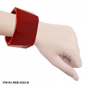 Bracelet en résine rouge épaisse, géométrique facetté, bracelet statement pour femmes, parfait pour les femmes - Product Image 3