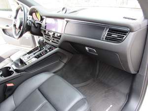 Macan GTS 2022, V6 biturbo, transmission intégrale, pack Premium Plus, non modifié - Product Image 5