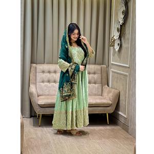 Nouvelle robe Anarkali tendance avec dupatta pour mariage et soirée, robe de soirée de luxe pour la vente à l'exportation - Product Image 1