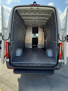 Furgoneta de Carga de Gran Tamaño 2021-2023, Vehículo de Transporte Comercial de Alta Capacidad en Perfecto Estado - Product Image 4