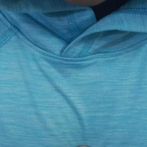 Camisetas con Capucha Deportivas Ultra Ligeras, Transpirables y sin Costuras para Adultos, Ropa Deportiva para Entrenamiento Físico, Bolsillos Tipo Canguro, Abertura Lateral, Cómodas - Product Image 2