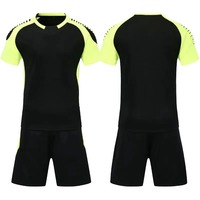Maillots de football unisexes 100% polyester, ensembles d'uniformes de football, logo personnalisé, col en V, noir orange, séchage rapide, extensible, respirant, demi-manches