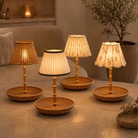 Lampe de table sans fil rechargeable en rotin de bambou avec 4 abat-jour interchangeables, télécommande simple pour l'hôtellerie et le commerce de détail