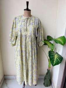 ชุดเดรสผ้าฝ้ายพิมพ์ลายดอกไม้สไตล์อินเดียชุดเดรสคอวีสำหรับฤดูร้อนเดรสผ้าฝ้ายออร์แกนิคพิมพ์ลายบล็อกขนาดเดียวเหมาะสำหรับเป็นของขวัญสำหรับเธอ - Product Image 3