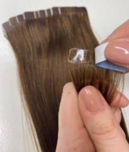 Extensions de cheveux naturels indiens Remy 100 % authentiques, ondulés, 28-30 pouces, à bandes adhésives, noir naturel, provenant d'un seul donneur, double trame faite à la machine - Product Image 3