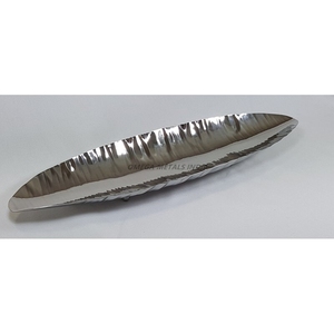 Elegante bandeja de plata larga para servir con acabado liso y bordes elegantes para una presentación elegante y necesidades de entretenimiento - Product Image 2