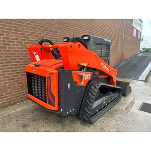 Mini-chargeuse Kubota SVL65-2 avec godet frontal, couleur jaune, moteur diesel, capacité de charge nominale de 9 tonnes, boîte de vitesses - Product Image 2