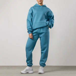 Conjunto deportivo personalizado para mujer con sudadera con capucha y pantalones deportivos para gimnasio - Product Image 6