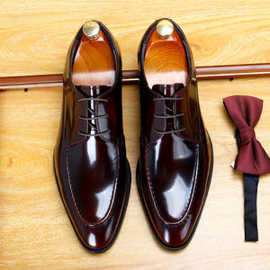 Zapatos de cuero genuino para hombre, de marca, ideales para el uso casual de jóvenes. - Product Image 1