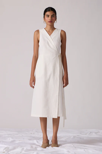 Robe longue en coton à col en V blanc avec motif floral/solide silhouette trapèze tissu respirant et écologique - Product Image 6