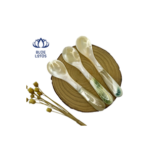 Cuillère à café en coquillage de conque Vietnam - Product Image 3