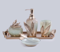Ensemble d'accessoires de salle de bain design Leaf de luxe avec plateau distributeur de savon en verre dépoli, pot, vaisselle et gobelet