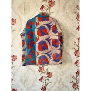 Veste Kantha P-3 vintage réversible matelassée taille XL légère en cuir avec logo personnalisé style bohème patchwork pour le printemps et l'automne - Product Image 4