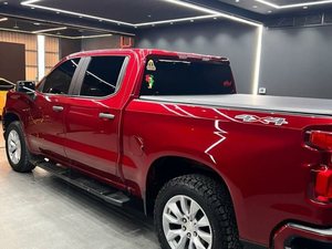 Camioneta Chevrolet Silverado Usada de 2020, Económica, 4 Cilindros, Asientos de Cuero, Tracción en las Cuatro Ruedas, Control de Velocidad Crucero, Tamaño de Neumáticos R20, Volante a la Izquierda, Techo Corredizo - Product Image 3