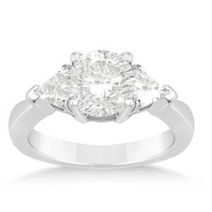 Anillo de Compromiso de Oro Blanco de 18K con Tres Diamantes Trilliantes de 0.70ct, Joyería de Diamantes - Product Image 1