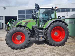 FENDT TRACTOR 724 4X4 Cab Tractor con suspensión de 50KM 3PT para fines agrícolas 180HP Tractor agrícola de potencia nominal - Product Image 2