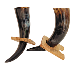 Cuerno para Beber Estilo Vikingo Premium, Diseño Medieval de Búfalo/Vaca, Hecho a Mano, Pulido, con Soporte de Madera a Bajo Costo - Product Image 1