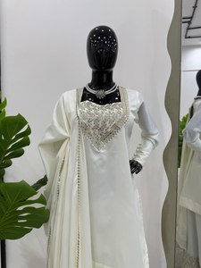 Conjunto indio pakistaní Chinon de seda Lehenga Choli con hilo y lentejuelas para verano, ropa de fiesta para mujeres, estilo del sur de Asia - Product Image 3