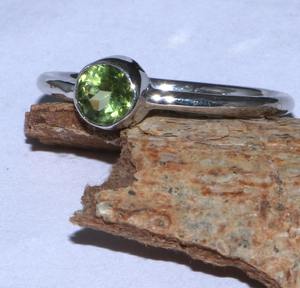 Bague en argent sterling 92,5 avec pierre précieuse péridot vert, bijoux faits à la main, cadeau de naissance d'août pour elle - Product Image 6