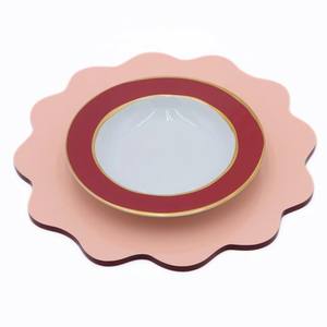 Napperons de mariage élégants Laque rose ronde brillante avec bord festonné Parfait pour les événements et la décoration de salle à manger - Product Image 2