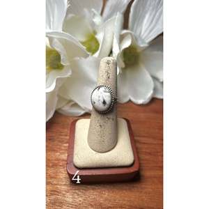 Anillo Hecho a Mano con Plata de Ley y Búfalo Blanco, Incrustaciones de Piedra Natural, Chapado en Rodio, Joyería con Piedras Preciosas para Uso Diario, Hecho en Navajo - Product Image 6