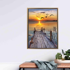 Toile imprimée avec paysage marin au coucher du soleil - Décoration murale côtière élégante, encadrée en or - Product Image 1