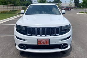 สภาพดีเยี่ยม รถจี๊ป แกรนด์เชโรกี SRT ปี 2015 เครื่องยนต์ 6.4 ลิตร Hemi V8 ระบบขับเคลื่อนสี่ล้อ - Product Image 1