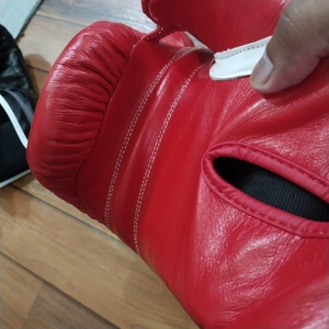 Service OEM Nouveau modèle gagnant Logo personnalisé Sangle de maintien Gants de boxe RTS Véritable cuir rouge foncé Gants de boxe pour entraînements CP-BG-52 - Product Image 4