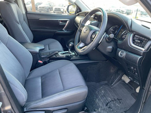 2021 Toyota Fortuner กระปุกเกียร์อัตโนมัติน้ำมันดีเซลมือขวา, ภายในรถมีไฟภายในรถ AWD Drive หนังโลหะด้านหลัง R20 ACC - Product Image 4