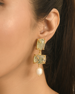 Boucles d'oreilles en laiton plaqué or de créateur en calcédoine Aqua Stud long tendance élégant avec incrustation de pierres précieuses pour les fiançailles - Product Image 2