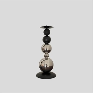 Portavelas cónico de metal posmoderno | Diseño de dos tonos con esferas de plata pulida y negro mate - Product Image 3