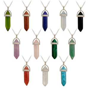 Collier à breloques pour femmes avec superbe design personnalisé Pendentif en bois de résine de style classique Collier en résine coloré Bijoux - Product Image 4