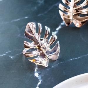 Anneaux de serviette de luxe en or et argent, motifs coquillages et perles, parfaits pour la décoration de table, anneaux en bois et céramique personnalisés pour les repas - Product Image 4