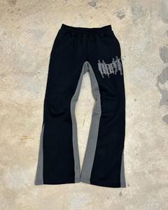 Chándal personalizado de 2 piezas para hombre, estampado gráfico de diamantes de imitación, pantalones de chándal acampanados en contraste de Color, conjunto de Jogger con capucha y cremallera para primavera - Product Image 3