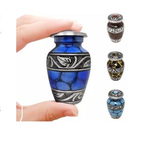 Urnas de latón hechas a mano de lujo para cenizas, urnas para mascotas conmemorativas de cremación Premium con acabado elegante, exportador mayorista - Product Image 2