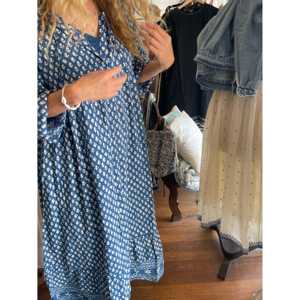 Vestido Elegante de Oficina para Mujer Antonia - Georgette Transpirable, Largo hasta la Rodilla, con Cierre, Talla Única - Ideal para Conjuntos de Verano, Color Indigo - Product Image 3