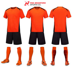 Maillot de football pour hommes personnalisé en usine, uniforme de football à séchage rapide, vêtements de football pour le sport, uniforme de football à manches courtes - Product Image 2