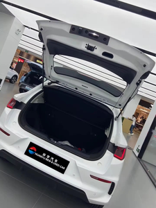 Vehículo Eléctrico Compacto USADO 2024 con Volante a la Izquierda, Asientos de Cuero y Cámara Trasera - Product Image 5