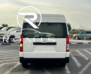 TOYO_TA HIACE 2023 FWD Van Turbo Diesel con Telecamera Posteriore a 360° e Sedili Illuminati - Product Image 5