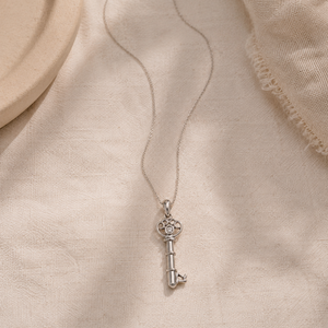 Pendentif fin en forme de plume avec breloque CZ - Product Image 6